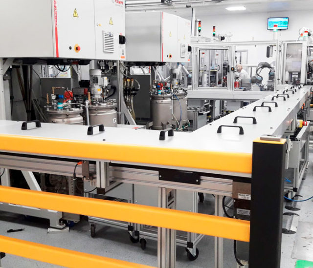 Des solutions robustes et performantes pour toutes les étapes du processus industriel : dévracage 2D/3D, chargement, déchargement, robotique, pressfit, assemblage, collage, soudure, étanchéité, vision, test, marquage, conditionnement ...