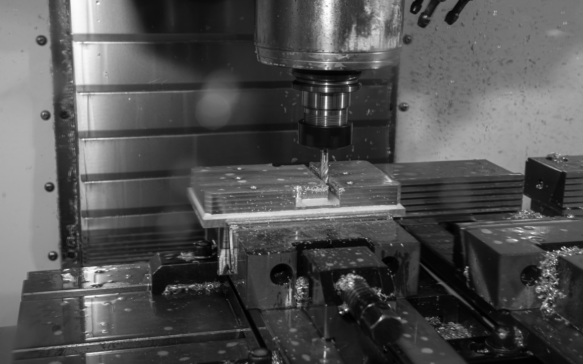 Sud Automation usinage entrepôt entreprise Eaunes Toulouse Occitanie Usine Sud Automation Bureau d'études BE conception fabricants équipements robots robots automate