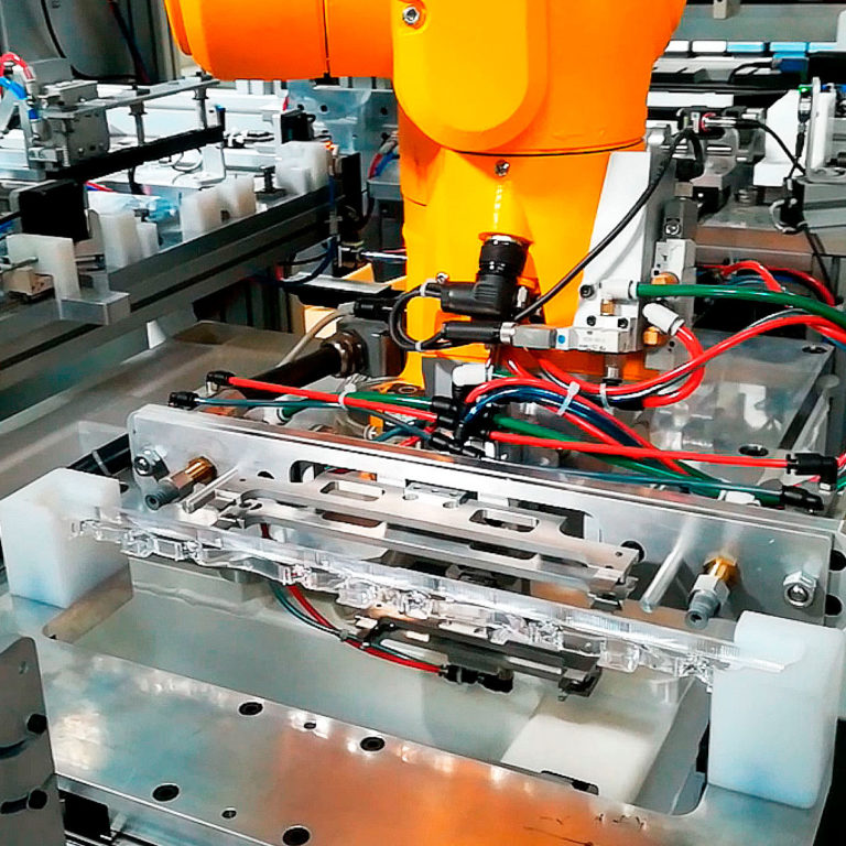 mécanique, automatismes, électronique, électrotechnique, informatique industrielle, traitement du signal, temps réel, robotique, vision, usinage, montage, câblage, intégration.