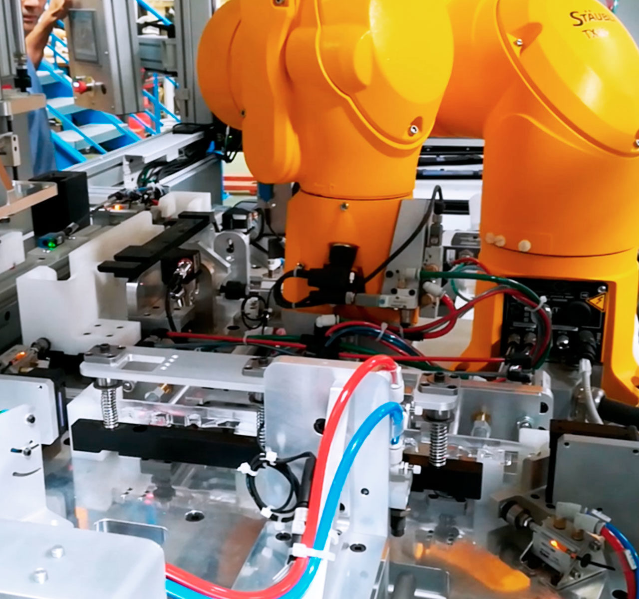 https://www.sudautomation.fr/wp-content/uploads/2022/03/sud_automation_les_moyens_outils_robotique_bras-1280x1200.jpg